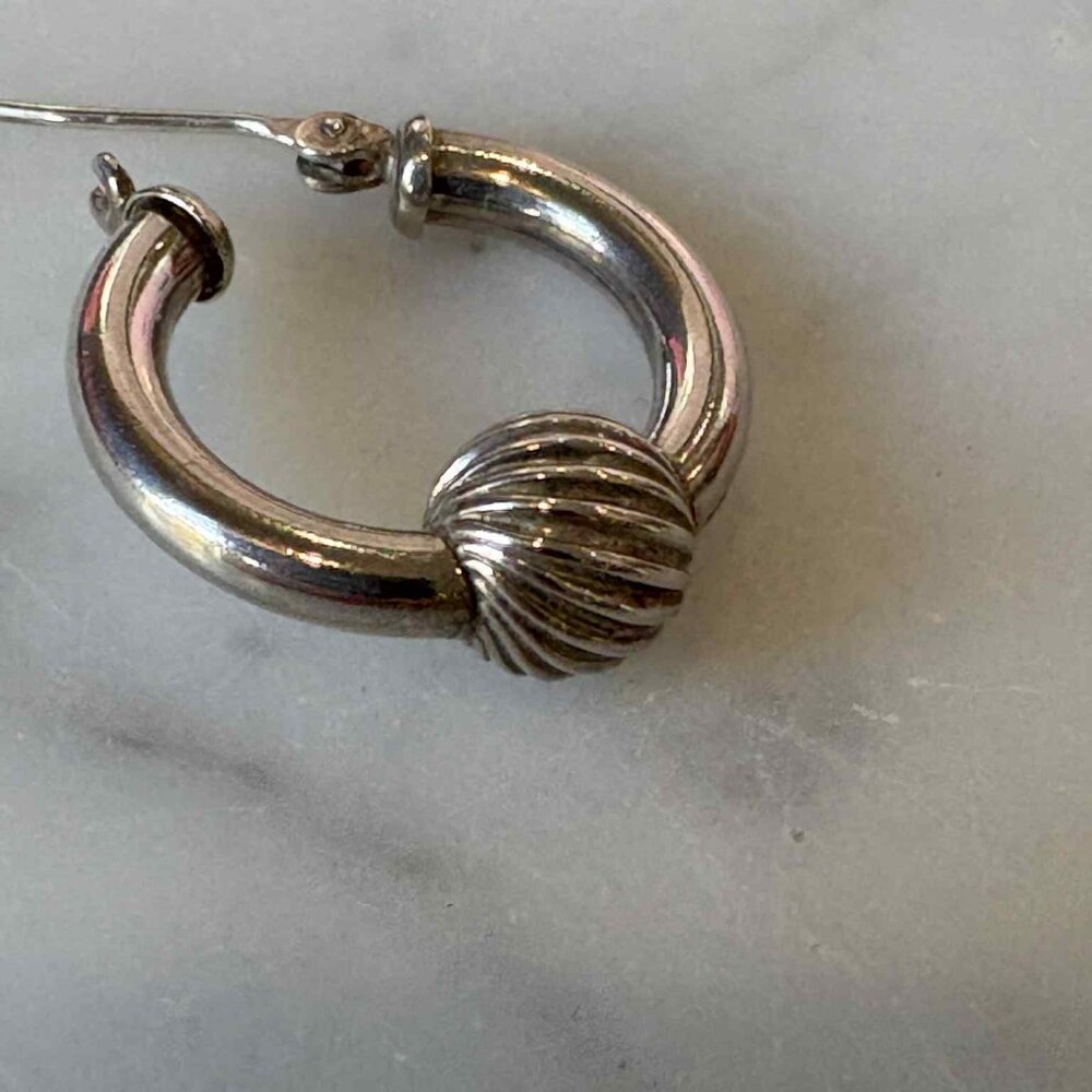 Cape Cod Sterling Silver Single Twisted Bead Hoop… - image 5